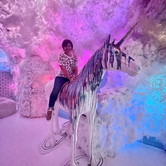 LIVE Closet Sale and Share Show! - Picture 2 of 15